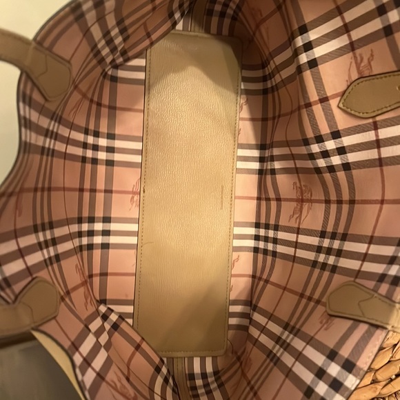 Burberry medium reversible tote - Picture 6 of 16